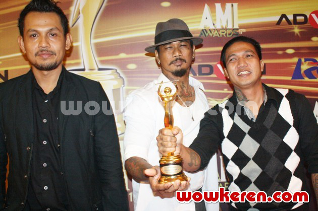 Gambar Foto Superman Is Dead Raih Piala Duo/Grup Rock Terbaik