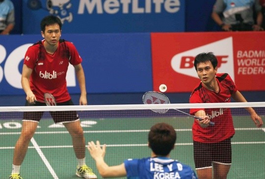 Gambar Foto Hendra Setiawan dan Mohammad Ahsan Melawan Ganda Putra Korea Selatan
