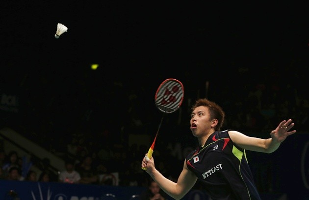 Gambar Foto Kenichi Tago Asal Jepang Ketika Melawan Jan O Jorgensen (Denmark) di Final Tunggal Putra