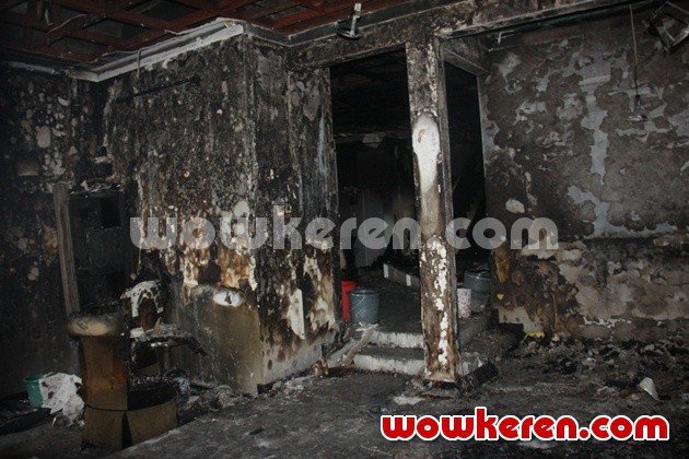 Gambar Foto Kondisi Rumah Pipik dan Alm. Ustadz Jeffry Al Buchori yang Terbakar