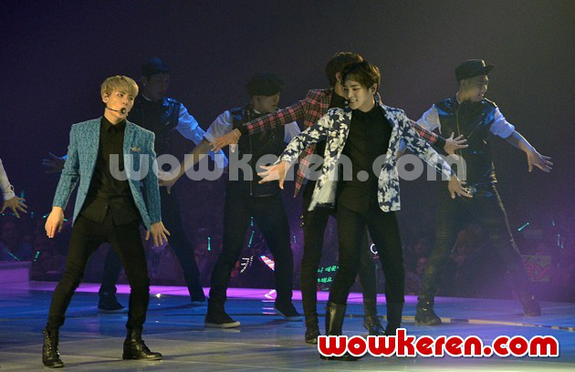 Gambar Foto Penampilan Jonghyun dan Key di Konser 'SHINee World III' Jakarta