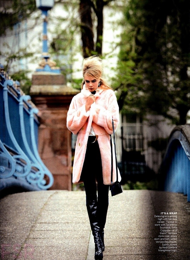 Gambar Foto Cara Delevingne di Majalah Vogue Edisi Juli 2014