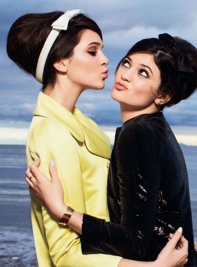 Gambar Foto Kendall Jenner dan Kylie Jenner di Majalah Glamour Edisi Maret 2013