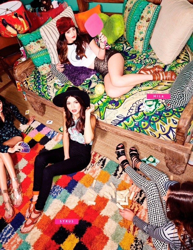 Gambar Foto Kendall Jenner dan Kylie Jenner Jadi Model Sepatu Steve Madden