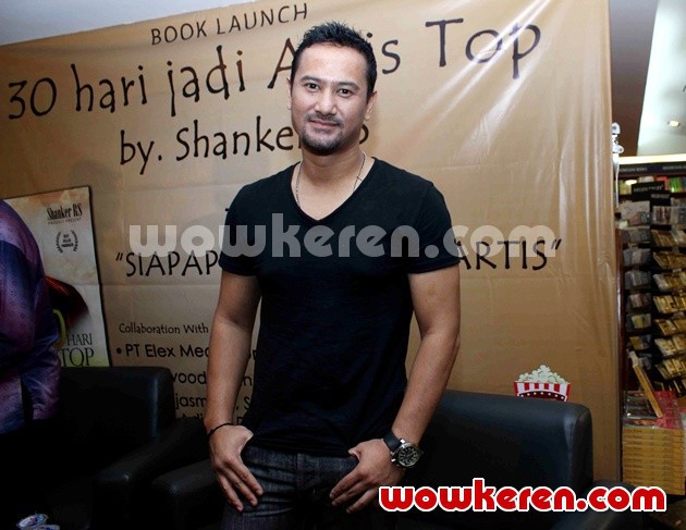 Gambar Foto Mudji Massaid di Peluncuran Buku '30 Hari Jadi Artis Top' Karangan Shanker RS