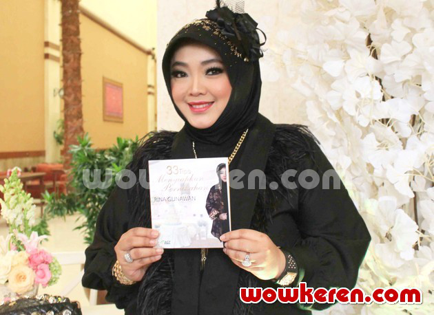 Gambar Foto Rina Gunawan Saat Peluncuran Buku '33 Tips Pernikahan Rina Gunawan'