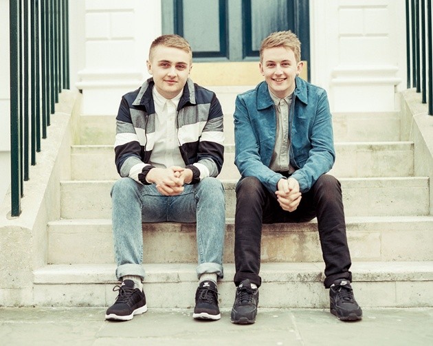 Gambar Foto Disclosure Beranggotakan 2 Bersaudara, Guy Lawrence dan Howard Lawrence