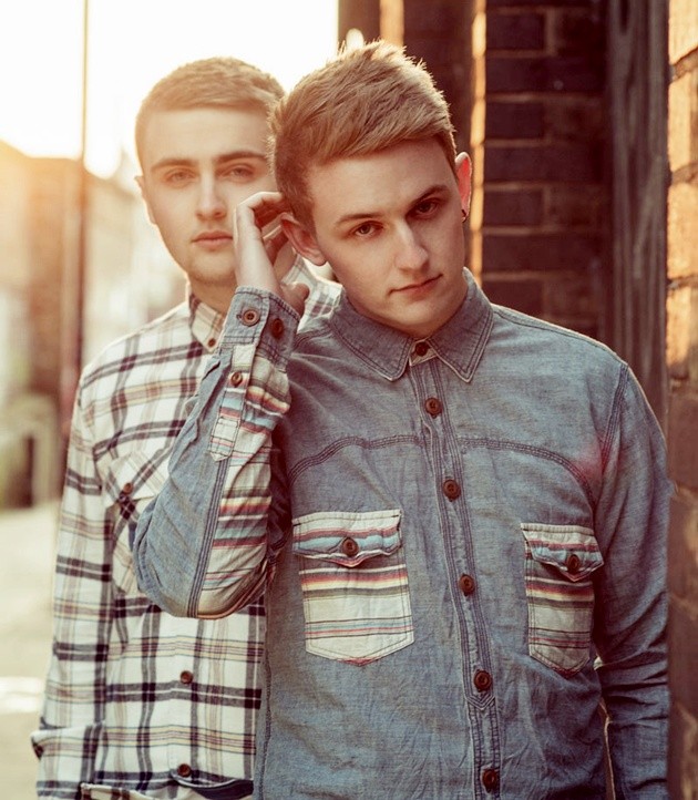 Gambar Foto Disclosure Terkenal Sejak Rilis Single 'White Noise'