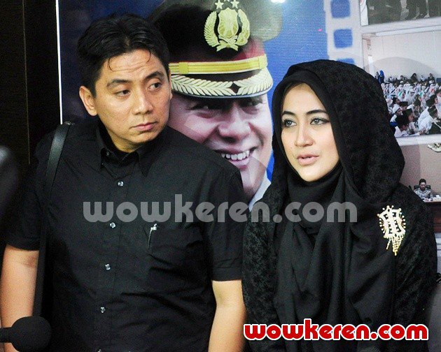 Gambar Foto Pipik Dian Irawati Ditemui di Polres Metro Jakarta Selatan