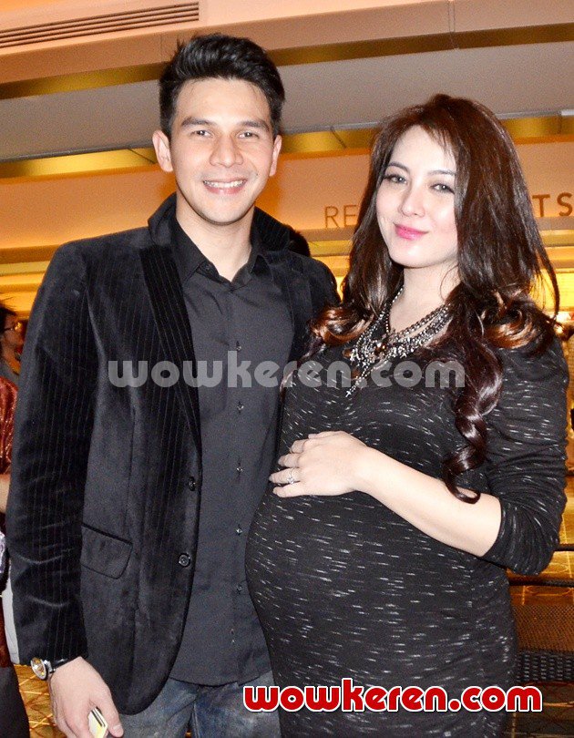 Gambar Foto Jonathan Frizzy dan Istri di Premier 'Diaspora Cinta di Taipei'