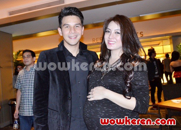 Gambar Foto Jonathan Frizzy dan Istri di Premier 'Diaspora Cinta di Taipei'