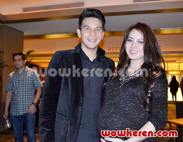 Gambar Foto Jonathan Frizzy dan Istri di Premier 'Diaspora Cinta di Taipei'