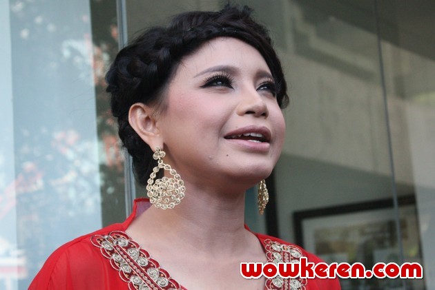 Gambar Foto Rossa Ditemui Seusai Acara 'Ada-Ada Aja' Global TV
