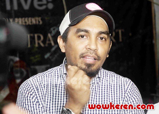 Gambar Foto Glenn Fredly Saat Jumpa Pers Konser 'Salam Dua Jari'