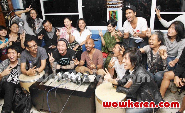 Gambar Foto Suasana Saat Jumpa Pers Konser 'Salam Dua Jari'