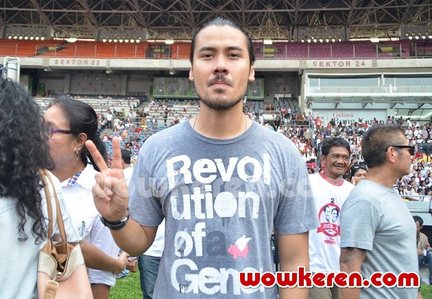 Gambar Foto Chico Jericho di Konser 'Salam 2 Jari'