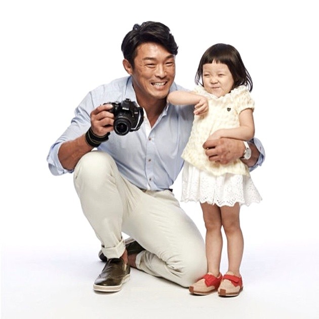 Gambar Foto Choo Sarang dan Ayahnya Jadi Bintang Iklan Nikon