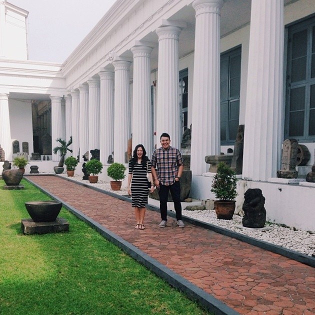 Gambar Foto Raisa dan Tulus di Museum Gajah