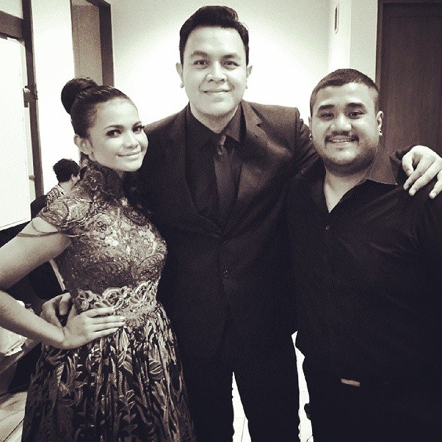 Gambar Foto Tulus Diapit Citra Scholastika dan Mike Mohede