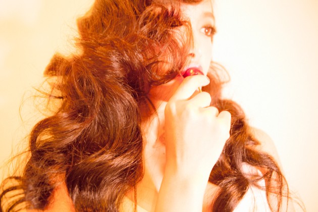 Gambar Foto Victoria f(x) di Teaser Album 'Red Light'