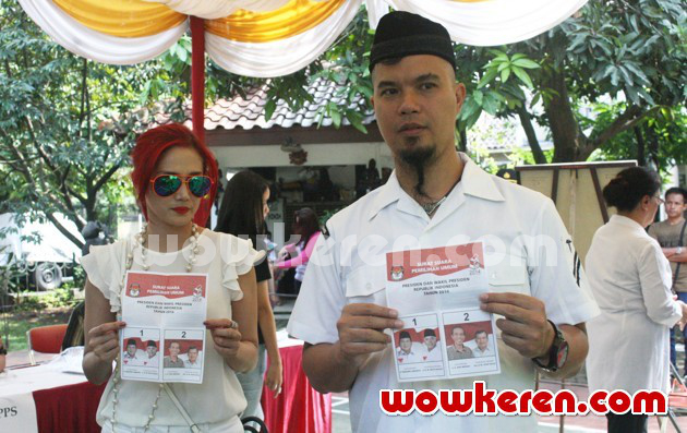 Gambar Foto Mulan Jameela dan Ahmad Dhani Saat Mengikuti Pilpres 2014