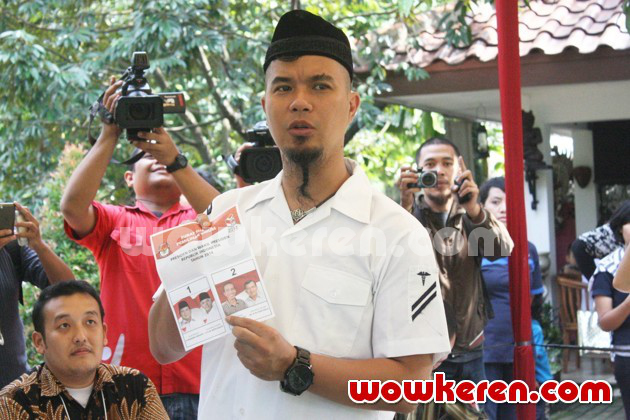 Gambar Foto Ahmad Dhani Saat Mengikuti Pilpres 2014
