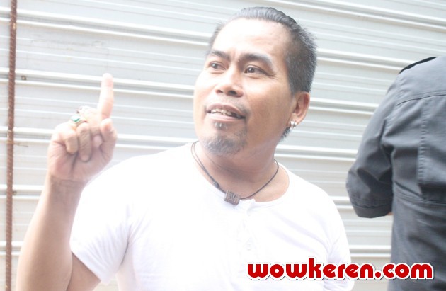 Gambar Foto Bopak Castello Saat Ditemui Seusai Acara 'Ada-Ada Aja' Global TV