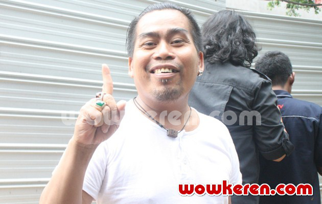 Gambar Foto Bopak Castello Saat Ditemui Seusai Acara 'Ada-Ada Aja' Global TV