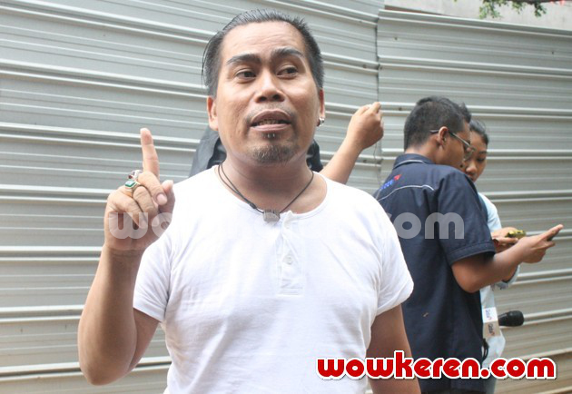 Gambar Foto Bopak Castello Saat Ditemui Seusai Acara 'Ada-Ada Aja' Global TV