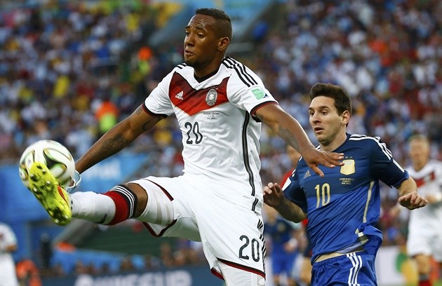 Gambar Foto Jerome Boateng dan Lionel Messi di Final Piala Dunia 2014 Jerman Melawan Argentina