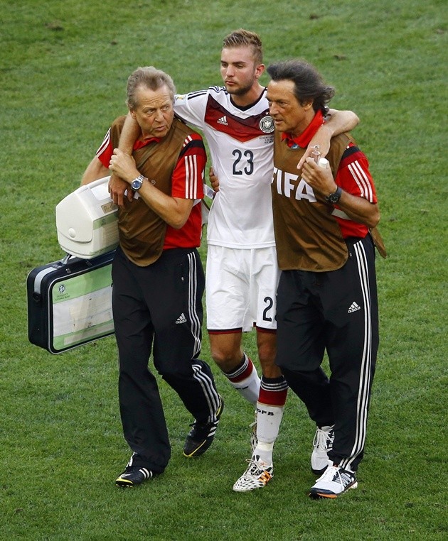 Gambar Foto Christoph Kramer Mengalami Cedera