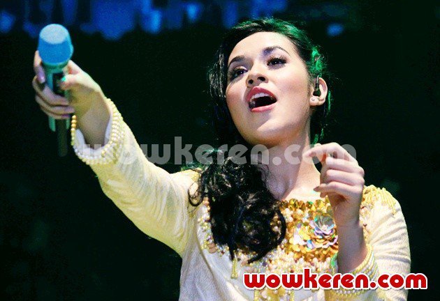 Gambar Foto Raisa Saat Tampil di Acara Ramadhan Jazz Festival