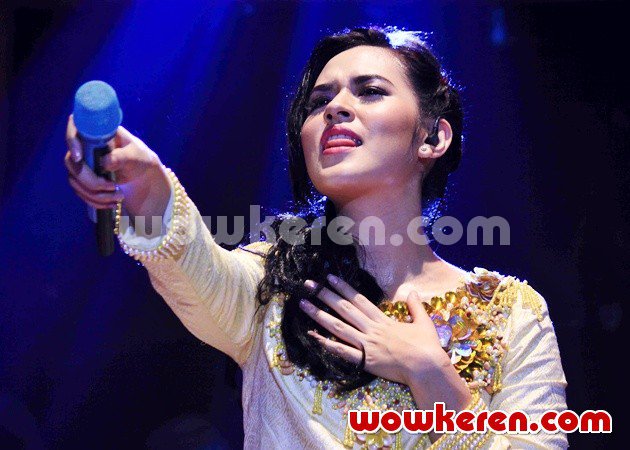 Gambar Foto Raisa Saat Tampil di Acara Ramadhan Jazz Festival
