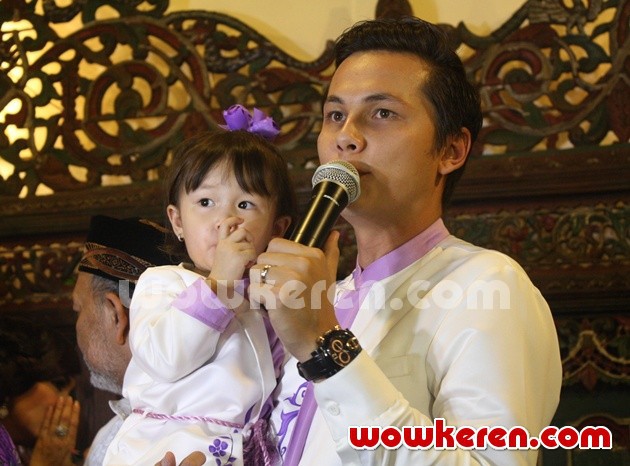 Gambar Foto Andhika Pratama Pada Perayaan Ulang Tahun Ussy Sulistiawaty