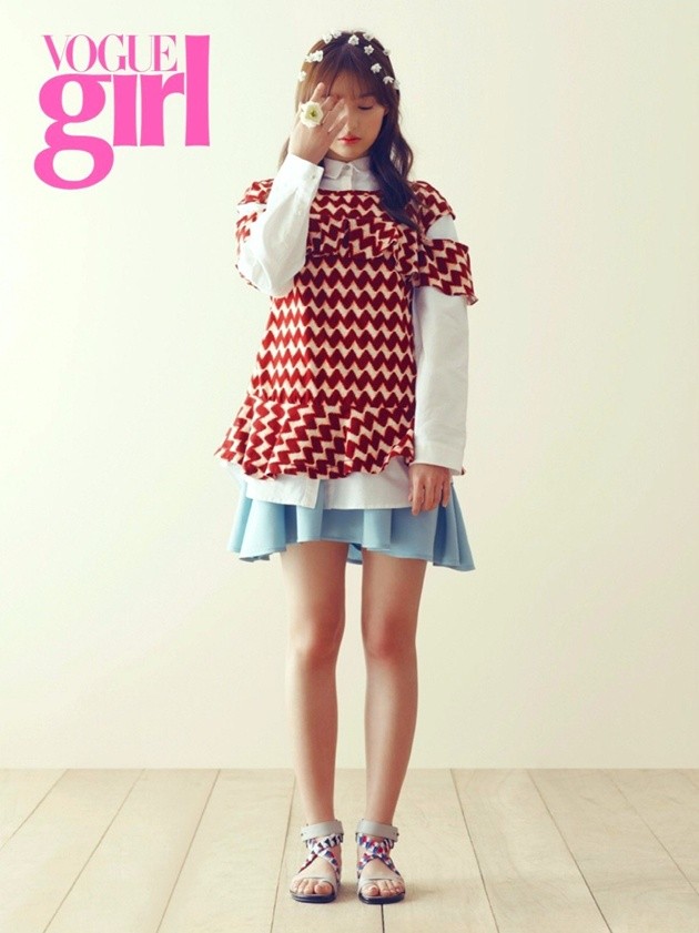 Gambar Foto Kim Ji Won di Majalah Vogue Girl Edisi Maret 2014
