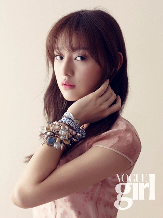 Gambar Foto Kim Ji Won di Majalah Vogue Girl Edisi Maret 2014