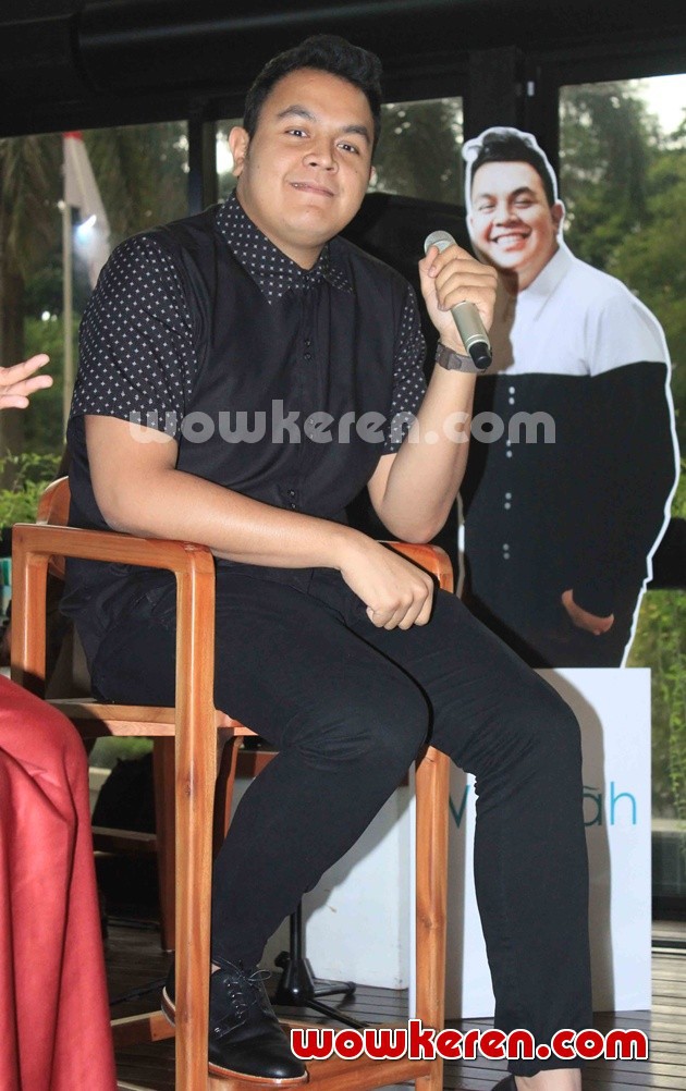 Gambar Foto Tulus Didapuk Menjadi Brand Ambassador Wardah