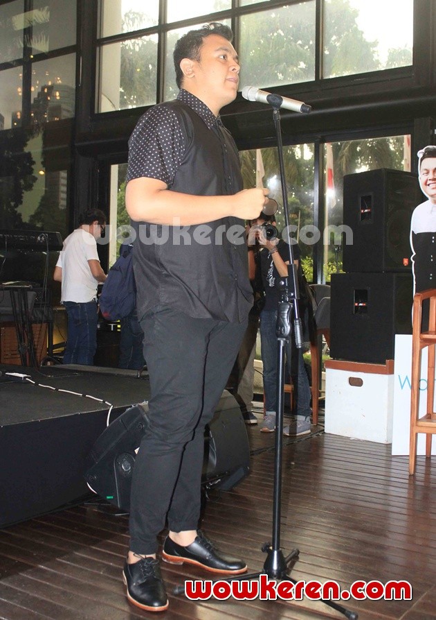 Gambar Foto Tulus Ditunjuk Karena Jadi Penyanyi Favorit Para Pecinta Wardah