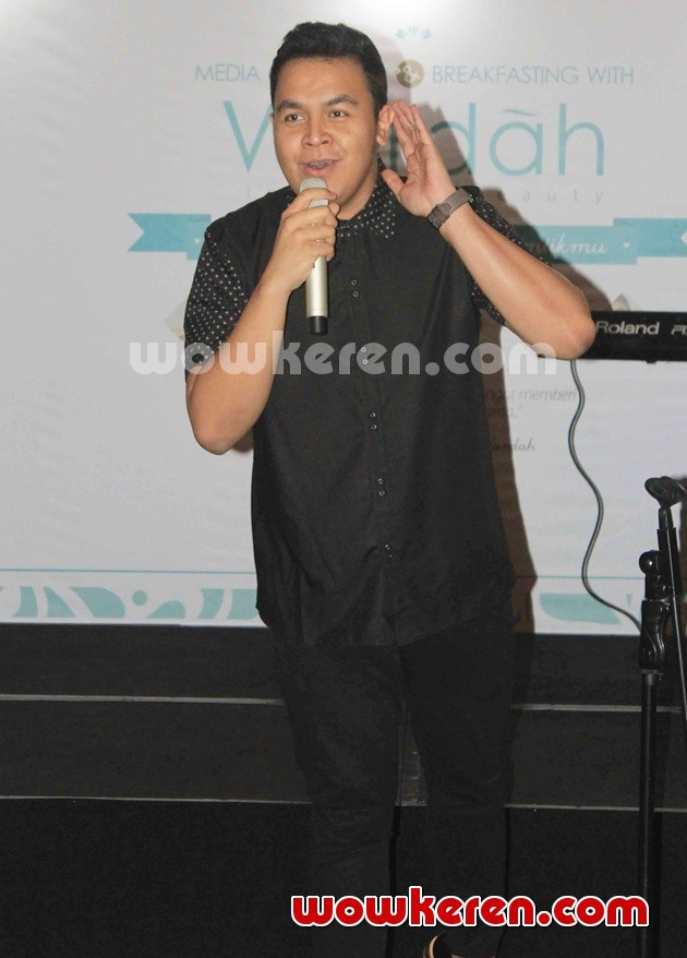 Gambar Foto Penampilan Tulus di Peluncuran Kampanye Sosial Wardah 'Be Inspiring'