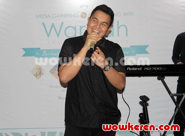 Gambar Foto Penampilan Tulus di Peluncuran Kampanye Sosial Wardah 'Be Inspiring'