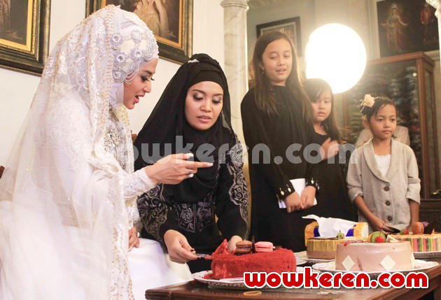 Gambar Foto Dewi Persik Ikut Rayakan Ulang Tahun Whitanti