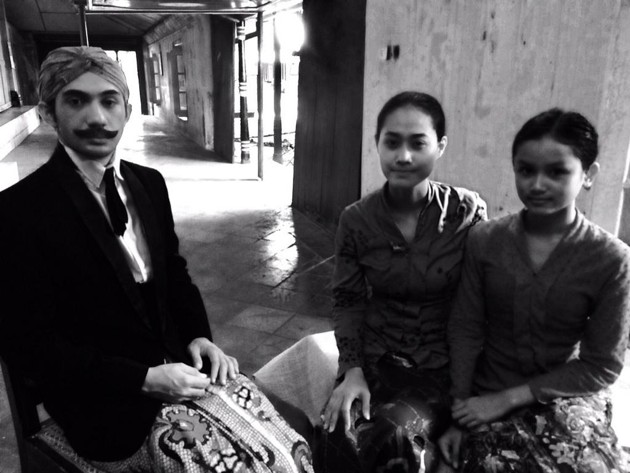Gambar Foto Reza Rahadian Berperan Sebagai H.O.S Cokroaminoto