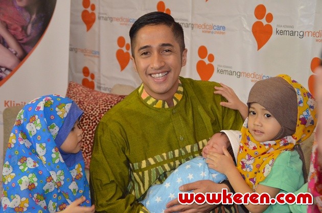 Gambar Foto Irfan Hakim Dikaruniai Anak Keempat