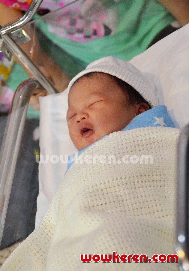 Gambar Foto Putra Pertama Irfan Hakim