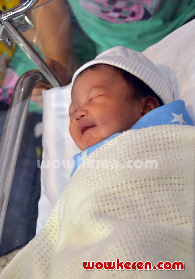 Gambar Foto Putra Pertama Irfan Hakim