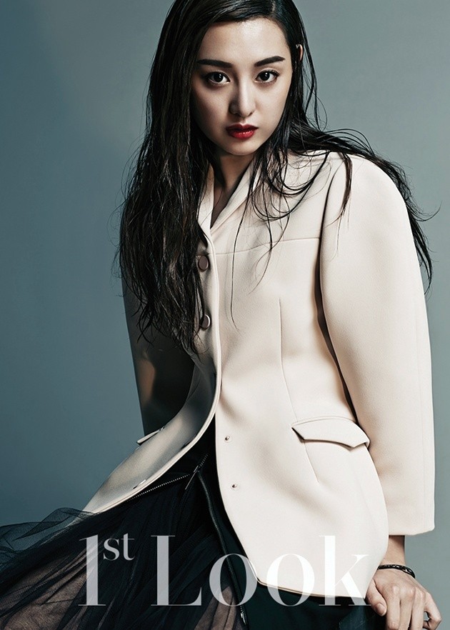 Gambar Foto Kim Ji Won di Majalah 1st Look Vol. 61