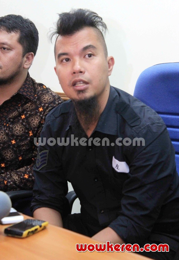 Gambar Foto Ahmad Dhani Datangi Gedung Dewan Pers