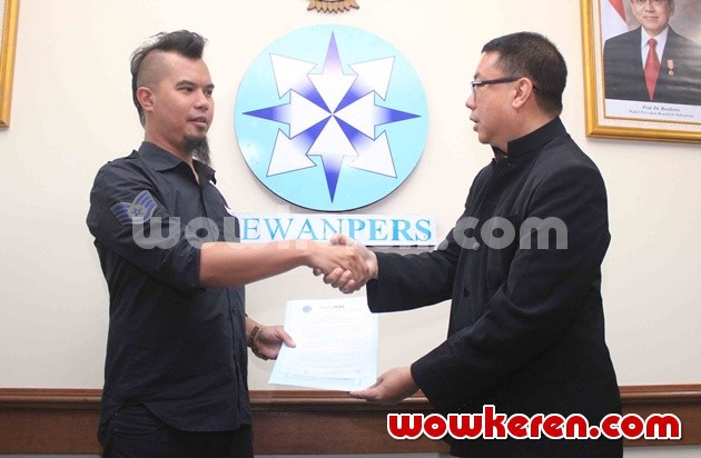Gambar Foto Ahmad Dhani Datangi Gedung Dewan Pers