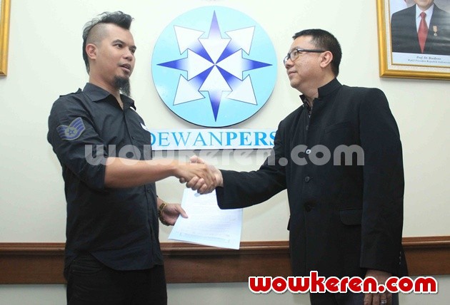Gambar Foto Ahmad Dhani Datangi Gedung Dewan Pers