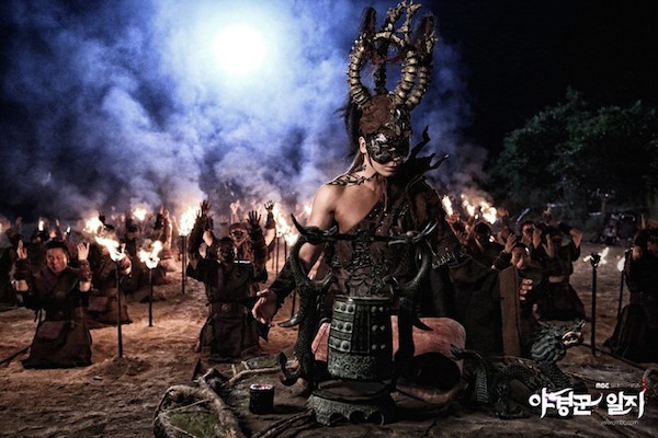 Gambar Foto Salah Satu Adegan di 'Night Watchman'